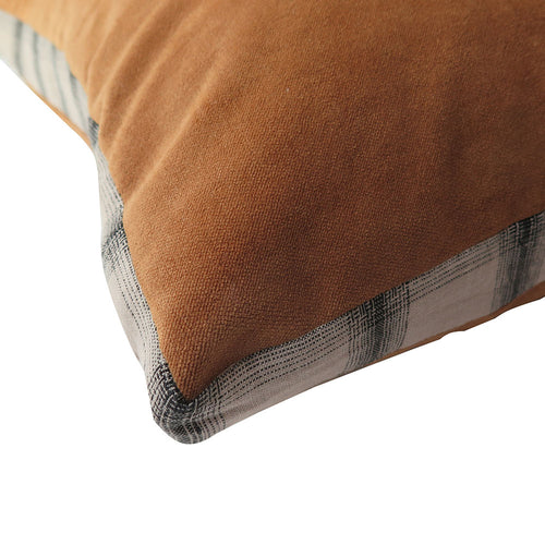 Charlie cushion in Madagascar