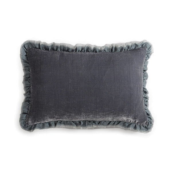Le Monde Sauvage フリンジ付きベルベットクッション Séraphine cushion in Helsinki - Le Monde Sauvage