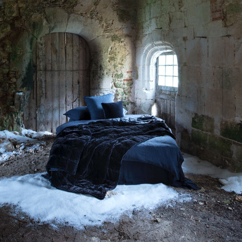Goa by night quilt in Bleu nuit
