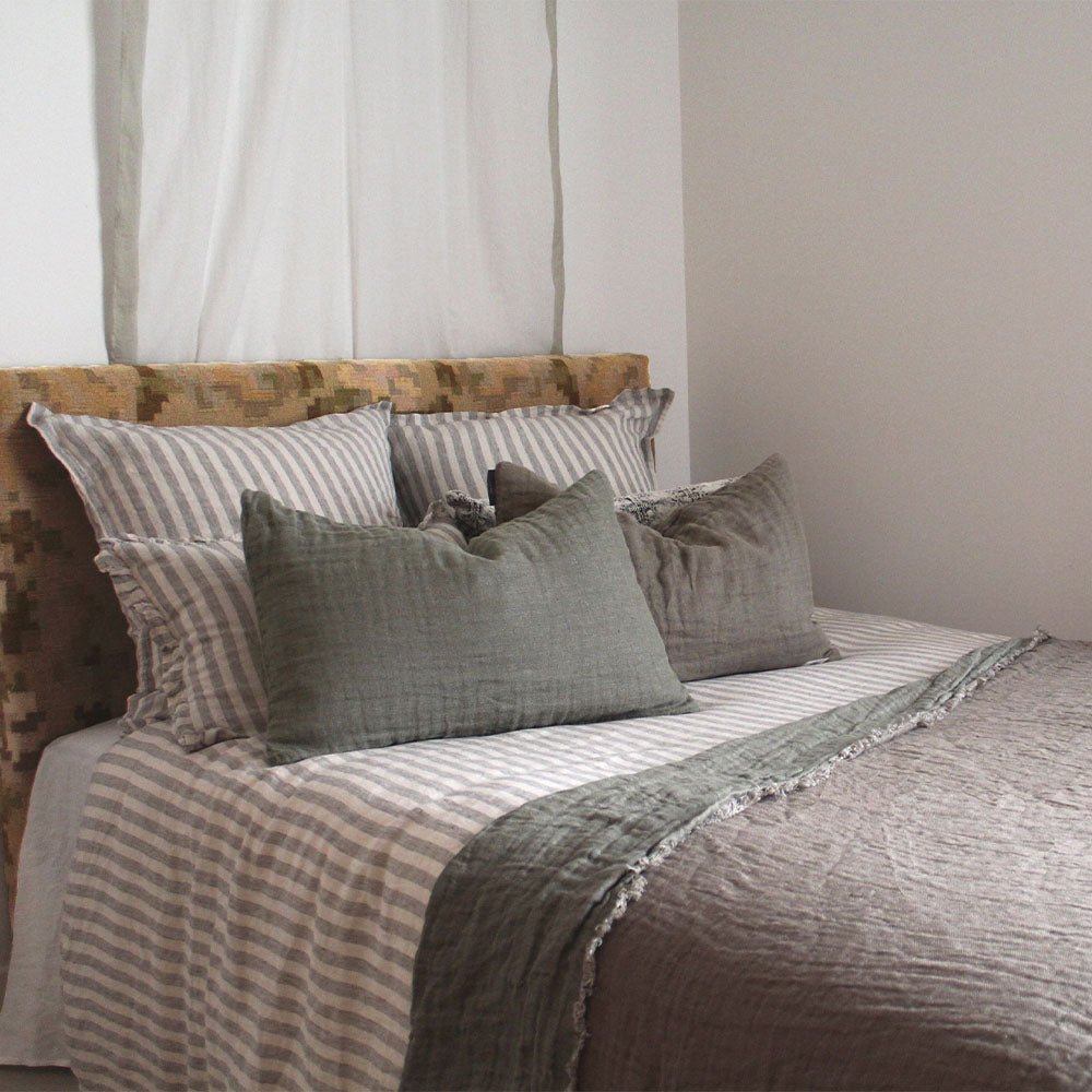 Coussin en lin gaufré Zurich dark - Le Monde Sauvage