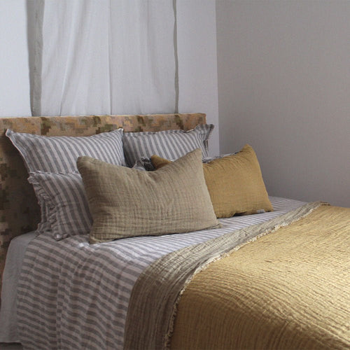 Waffled linen throw in Izamal 