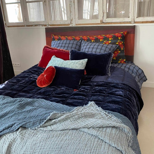 Goa by night quilt in Bleu nuit